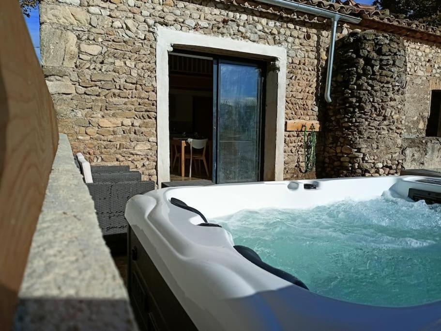 Gite De Charme Avec Jacuzzi Face Au Mont Ventoux Crestet المظهر الخارجي الصورة